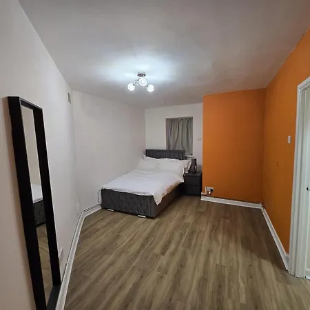 Modern Ground Floor Apartment With Free Wifi And Parking Apartmán *